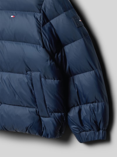 Tommy Hilfiger Kids Kurtka puchowa o kroju regular fit z pikowaniem Granatowy 2