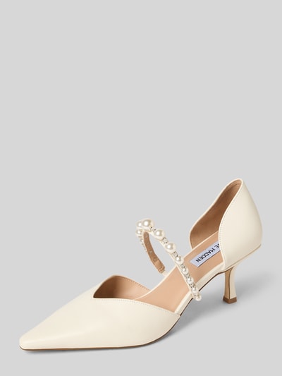 Produktfoto, czółenka ze skóry naturalnej o spiczastym kształcie, model 'Amoura' od Steve Madden, fakturowana podeszwa, kolor kremowy, wysokość obcasa 8 cm, wysokość cholewki 7 cm.