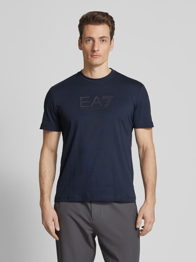 EA7 Emporio Armani T-Shirt mit Label-Print Dunkelblau 4