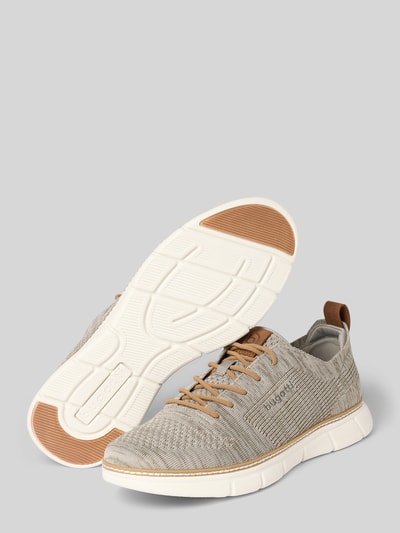 Produktfoto, Sneaker mit Label-Details Modell 'Pasadena' von bugatti in Beige und Braun, abgerundete Form, strukturierte helle Sohle, Textilmaterial, sichtbare Schnürung, moderne Optik, Herren Sneaker mit 3 cm Absatzhöhe, 8 cm Schafthöhe und 10 cm Schaftweite.