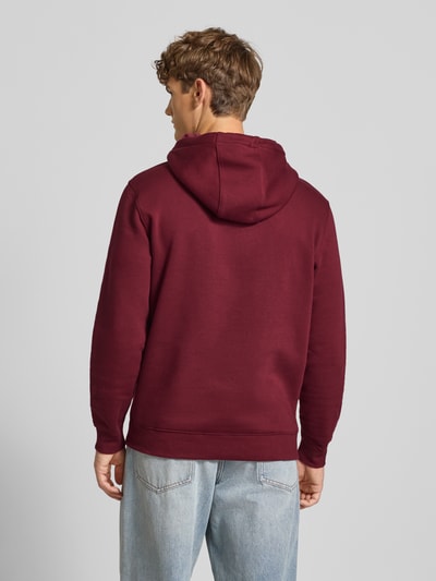 Tommy Jeans Regular Fit Hoodie aus Baumwoll-Mix Bordeaux 5