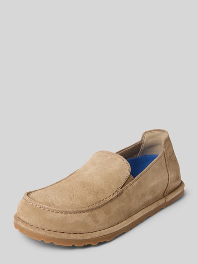 Produktfoto, Loafer aus echtem Veloursleder Modell 'Utti' von Birkenstock in Beige, abgerundete Passform, profilierte Sohle, Absatzhöhe 4 cm, Schafthöhe 6 cm, Schaftweite 7 cm, weiche Textur, dezente Nähte, Größe 44