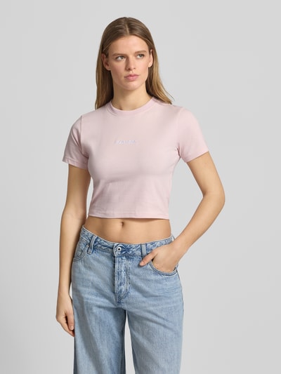 PEGADOR t-shirt o krótkim kroju z wyhaftowanym logo Różowy 4