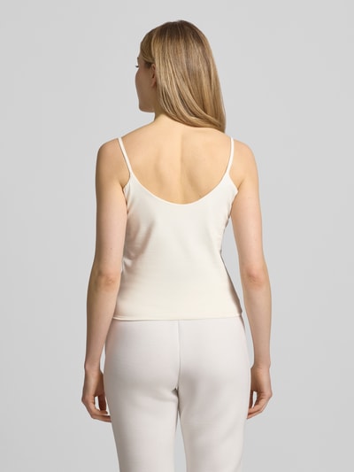 Frauenmodel trägt Trägertop mit Logo Modell 'ORTENSIA' von Guess Activewear aus Baumwoll-Elasthan-Mix in Regular-Fit, Rückenlänge 29 cm, Ganzkörperansicht Rückansicht.