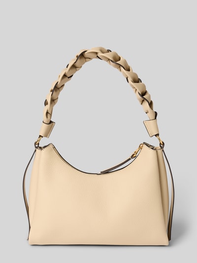 Produktfoto, cremefarbene Handtasche mit Label-Detail Modell 'BOHEME GRANA DOUBLE HOBO' von Coccinelle, Flecht-Schultergurt, sichtbare Reißverschlüsse, genarbte Leder-Optik, Maße 30x22x11 cm, Schulterriemen 50 cm.