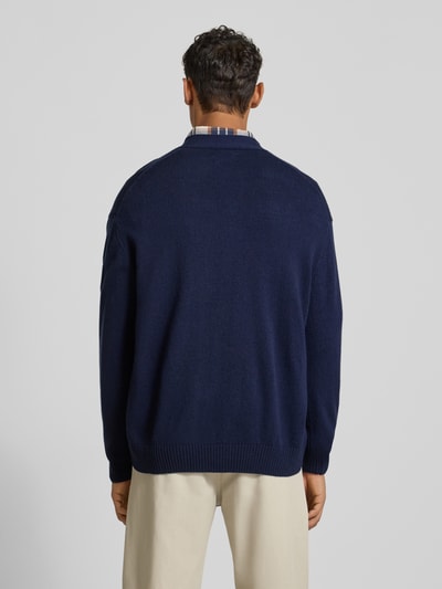 Wood Wood Strickjacke aus Lammwolle mit V-Ausschnitt Modell 'Tay' Marine 5