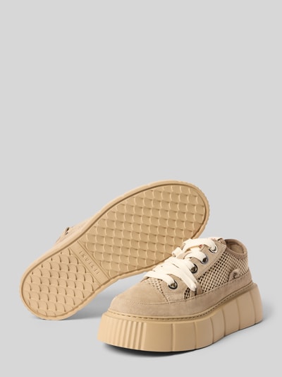 Produktfoto, Sneaker mit Plateau Modell 'Matilda' von INUIKII in Beige mit Flecht-Optik, abgerundete Passform, Schnürverschluss, Plateauhöhe 5 cm, Schafthöhe 7 cm, Schaftweite 9 cm