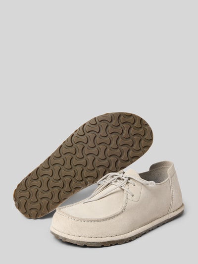 Produktfoto, Schnürschuhe aus Veloursleder Modell 'UTTI LACE' von Birkenstock, Abgerundete-Spitze, profilierte Sohle, Damen, 4 cm Absatzhöhe, Schafthöhe 6 cm, Schaftweite 6 cm, helle Farbe, sichtbare Nahtstruktur, grobe Profilsohle, Größe 40