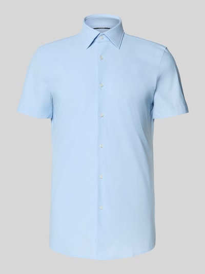 Produktfoto, Slim Fit Businesshemd Modell 'P-HANK-K-SH-262' von BOSS in Hellblau, unifarben, Kurzarm, Kentkragen, glatte Textur