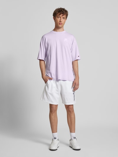 CHAMPION Relaxed Fit T-Shirt mit Label-Stitching Flieder 1