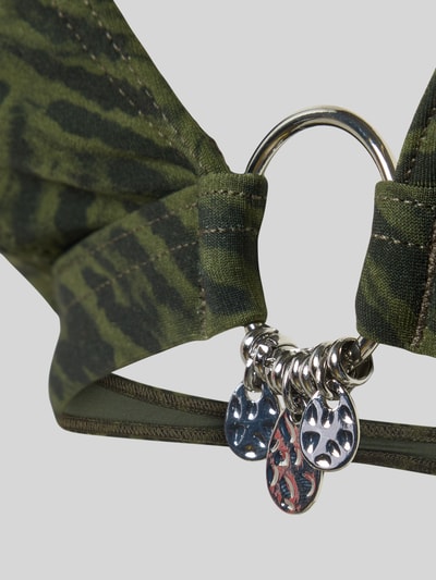 Produktfoto, elastisches grünes Bikini Oberteil mit Charms, Modell 'Lifo' von Banana Moon, Textur mit Muster, Detailaufnahme