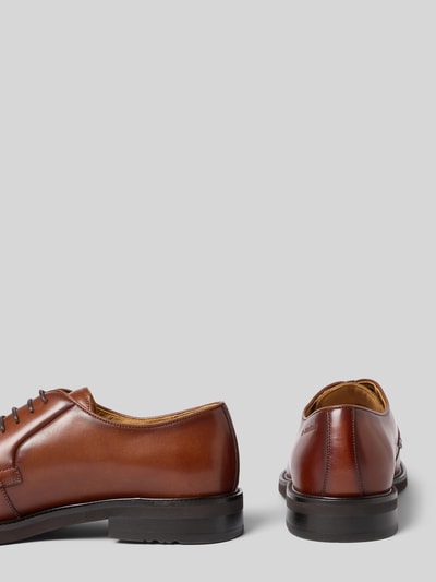 Productfoto, Derby uit leer met label in reliëf Model 'UMMO' van CG – CLUB of GENTS, gecoat leer, afgeronde vorm, vetersluiting, gestructureerde zool, hakhoogte maat 44: 3 cm, schachthoogte maat 44: 7 cm, schachtbreedte maat 44: 10 cm