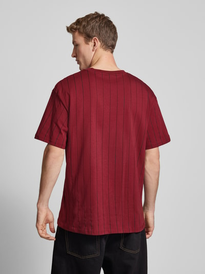 KARL KANI T-Shirt mit Label-Stitching Bordeaux 5