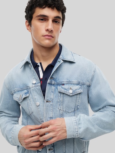 Tommy Jeans Kurtka jeansowa o kroju regular fit z czystej bawełny z naszywką z logo Jasnoniebieski 3