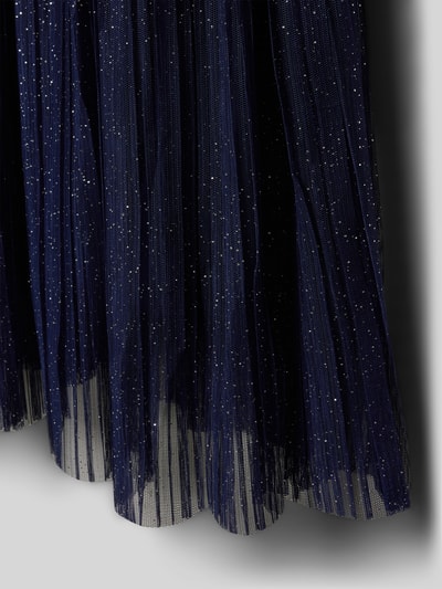 Produktfoto, Knielanges Kleid mit Rundhalsausschnitt von DANAMADE in Dunkelblau mit Glitzerdetails, tailliert, Smok-Details, Schlüsselloch-Ausschnitt.