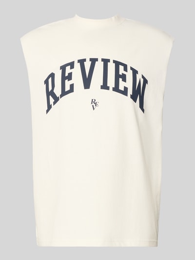 Produktfoto, cremefarbenes Tanktop mit Logo-Print von REVIEW aus reiner Baumwolle, gerader Schnitt, Rundhalsausschnitt, Rückenlänge 68 cm