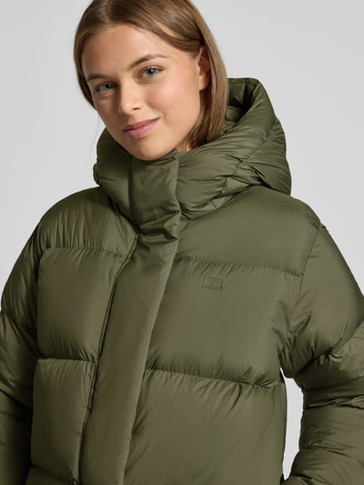 Tommy Hilfiger Płaszcz puchowy o kroju regular fit z kapturem Oliwkowy 3