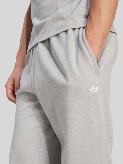 adidas Originals Loose Fit Sweathose aus Baumwoll-Mix Mittelgrau Melange 3