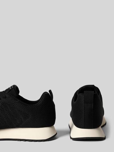 Produktfoto, Sneaker mit Label-Detail Modell 'Bevinda' von Gant für Damen in Schwarz mit abgerundeter Spitze, Schnürung, kontrastierender weißer Sohle, Textilstruktur, Absatzhöhe 3 cm, Schafthöhe 8 cm, Schaftweite 8 cm.