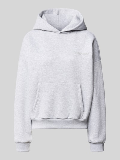 Produktfoto, Relaxed Fit Basic Hoodie in grau melange von REVIEW, Baumwoll-Mix, Logo-Print, Kängurutasche, gerippte Abschlüsse.