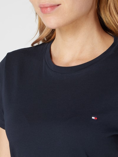 Tommy Hilfiger T-shirt z bawełny organicznej z wyhaftowanym logo Ciemnoniebieski 3