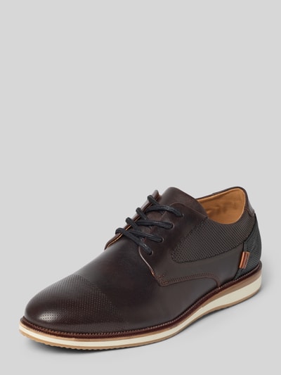 Produktfoto, Schnürschuhe aus echtem Leder von BULLBOXER in dunklem Braun, schmale Passform, leicht profilierte Sohle, matte und fein strukturierte Oberflächen, Details in Beige und Orange, Absatzhöhe 2 cm, Schafthöhe 8 cm, Schaftweite 10 cm