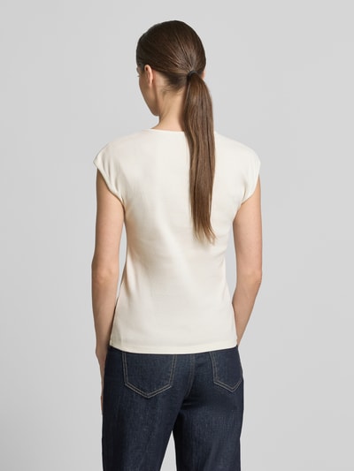 Frauenmodel trägt Regular Fit T-Shirt aus Baumwoll-Mix von Tom Tailor Denim, unifarben, kurzarm, Rundhals, glatte Struktur, Ganzkörperansicht Rückansicht.