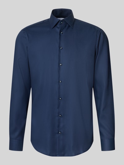 Christian Berg Men Regular Fit Business-Hemd mit Strukturmuster und Kentkragen Marine 1