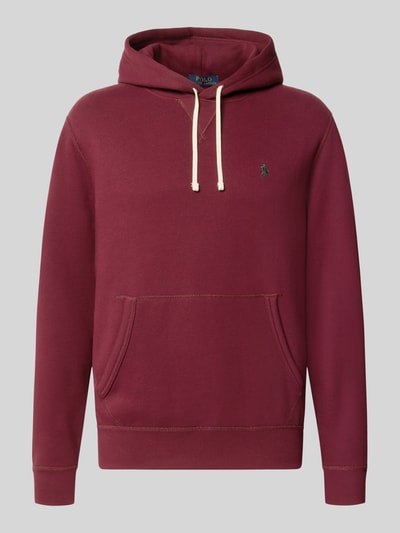 Produktfoto, Regular Fit Hoodie aus Baumwoll-Mix von Polo Ralph Lauren in Bordeaux mit Kängurutasche und beigen Kordeln, unifarbene Optik.