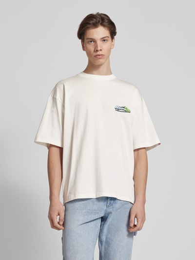REVIEW T-shirt o kroju oversized z nadrukiem z logo Złamany biały 4