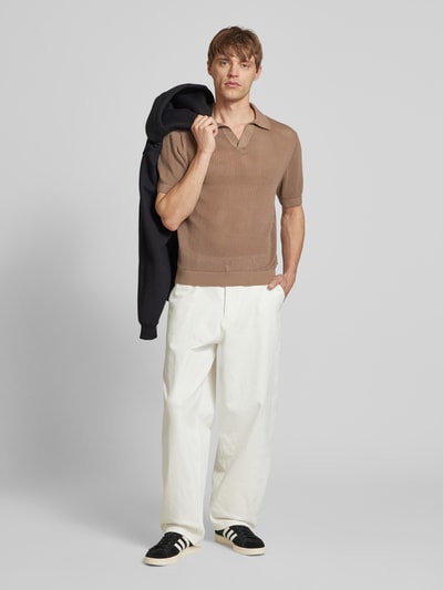 REVIEW Strickshirt mit Polokragen und V-Ausschnitt Mud 1