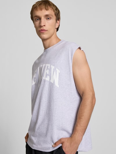 REVIEW Tanktop mit Logo-Print Hellgrau Melange 3