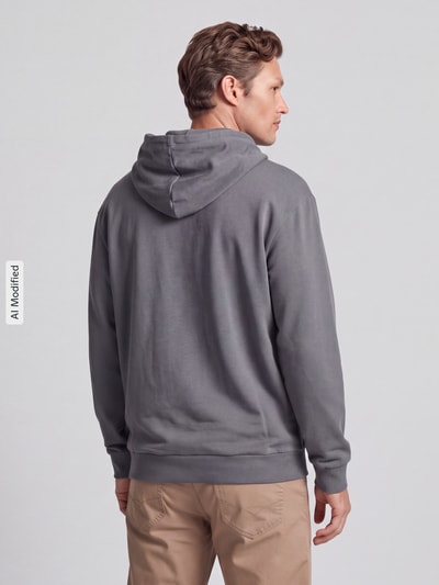 Männermodel trägt Regular Fit Sweatjacke aus Baumwoll-Mix Modell 'Laze Hoodie' von HUGO, Herren Hoodie, Ganzkörperansicht Rückansicht, KI-modifiziertes Bild