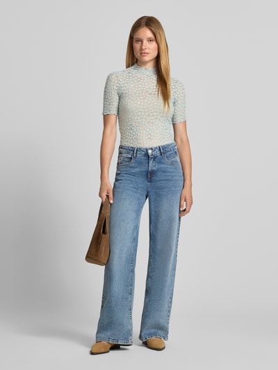 Vrouwenmodel draagt T-shirt uit Kant met Opstaande kraag van Zero, katoenmix met stretch, slim fit, ruglengte maat 36: 59 cm, vollichaamsvooraanzicht