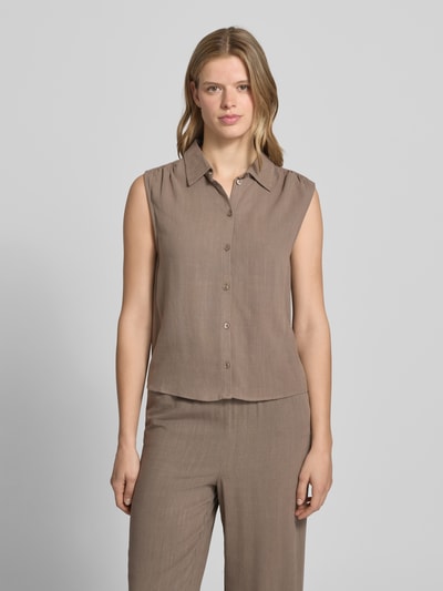 Frauenmodel trägt Regular Fit Leinenbluse ohne Ärmel Modell 'SIESTA' von Only, Melange-Optik, Viskose-Leinen-Mix, Ganzkörperansicht von vorne