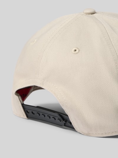 Produktfoto, Basecap mit Label-Stitching Modell 'Jude' von HUGO aus reiner Baumwolle, unifarben, verstärkter Schirm, schlichte beige Struktur.