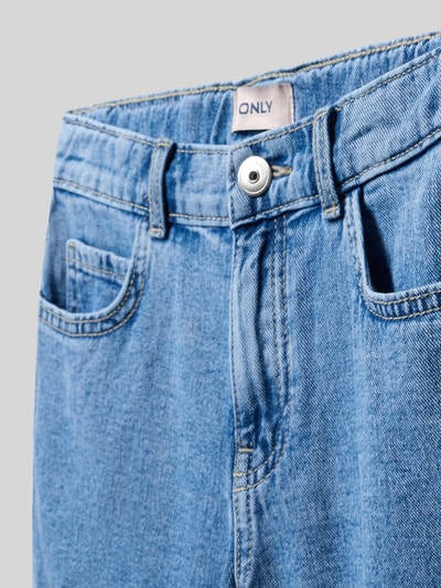 Produktfoto, Regular Fit Jeansshorts aus reiner Baumwolle Modell 'VEGA' von Only in blauer Denim-Optik, 5-Pocket-Design, Label-Patch, Gürtelschlaufen, Knopf und verdeckter Reißverschluss, Struktur: glatte Baumwolle