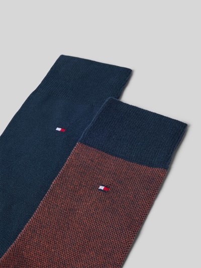 Produktfoto, Socken aus Baumwoll-Mix von Tommy Hilfiger in Dunkelblau und Braun mit feiner Struktur und kleinem Logo, Herren Socken von Tommy Hilfiger