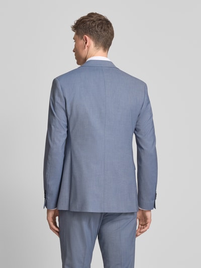 Männermodel trägt Sakko mit Reverskragen Modell 'Totti' von CINQUE in hellblauem Material-Mix, Gerader-Schnitt, Pattentaschen, Ganzkörperansicht Rückansicht.