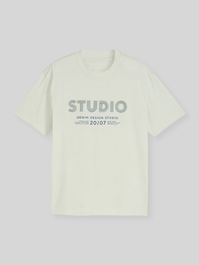 Produktfoto, Relaxed Fit T-Shirt aus reiner Baumwolle von Tom Tailor Denim, Optik: Unifarben, Passform: Relaxed-Fit, Label-Print, Rundhals, Kurzarm, Material: Reine Baumwolle