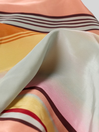 Productfoto, Schaltuch met allover-print en labelprint van Smith and Soul, vierkant, zachte pastelkleuren, fijne glanzende textuur, breedte 70 cm