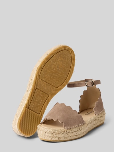 Produktfoto, Sandalette aus Leder Modell 'LYON' von Espadrij in Beige mit Plateausohle, Dornschließe, Riemen und strukturierter Sohle, Absatzhöhe 4 cm, Schafthöhe 10 cm, Schaftweite 9 cm.