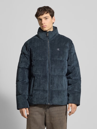 Calvin Klein Jeans Puffer Jacket aus Cord mit Stehkragen und Label-Stitching Rauchblau 4