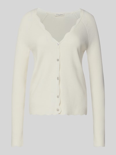 Produktfoto, Strickcardigan aus Viskose-Mix von Christian Berg Woman in Creme, Taillierter Schnitt, Rüschen, Knopfleiste, V-Ausschnitt, feine Textur