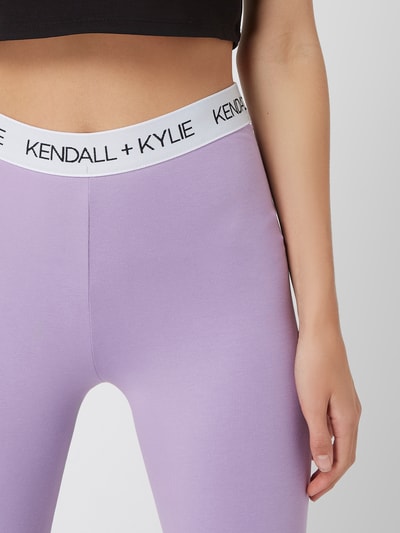 Kendall & Kylie Leggings mit elastischem Logo-Bund  Flieder 3