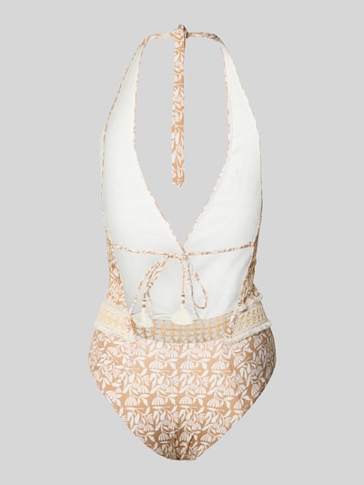 Frauenmodel trägt Badeanzug im Allover-Look mit tiefem V-Ausschnitt von WATERCULT, Modell COASTAL BOHEMIA, Material-Mix mit Stretch-Anteil, körpernahe Passform, rückseitige Schnürung, beige-weißes Blattmuster, Ganzkörperansicht Rückansicht.
