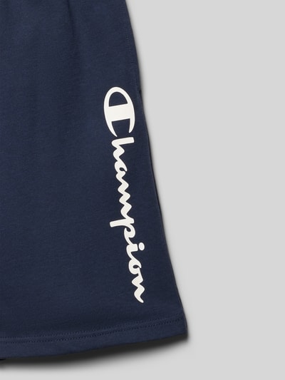 Productfoto, Shorts met Logo en elastische tailleband van CHAMPION, katoenmix, relaxed fit, donkerblauw met wit logo, detailopname