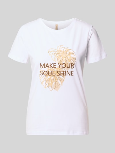 Produktfoto, Damen T-Shirt mit Statement-Motiv-Print Modell 'RINA' von Soyaconcept aus Reine Baumwolle, Regular-Fit, Rundhalsausschnitt, Rückenlänge bei Größe S: 60 cm, weiß mit beigem Motiv und goldfarbenem Schriftzug, glatte Oberfläche.