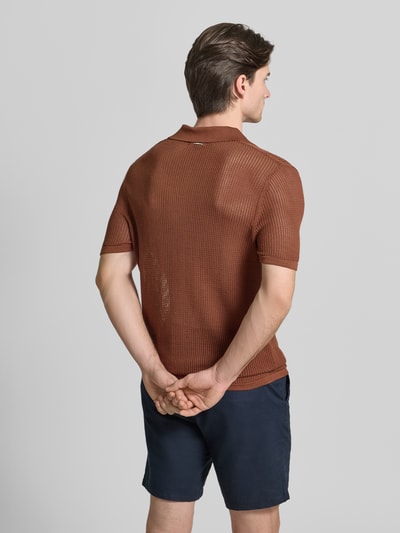 Männermodel trägt Slim Fit Poloshirt mit V-Ausschnitt von Antony Morato, Baumwoll-Modal-Mix, Herren, Rückenlänge 75 cm, Ganzkörperansicht Rückansicht