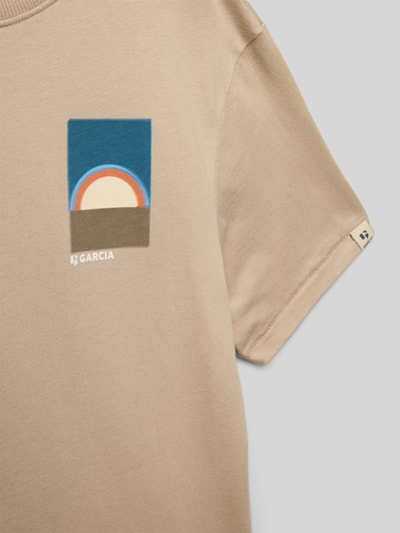 Garcia T-Shirt mit Motiv-Print und Rundhalsausschnitt Sand 2